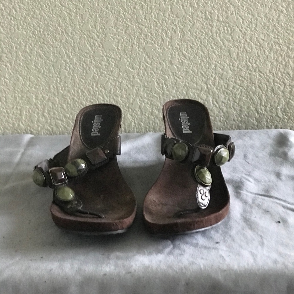Brown wedges